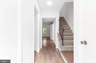 9599 Blake Park Ct, Fairfax, VA 22031 - Photo 15