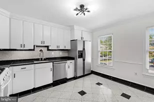 7877 Painted Daisy Dr, Springfield, VA 22152 - Photo 9