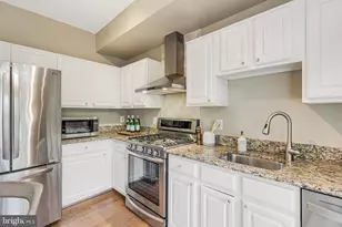 11405 Windleaf Ct, Reston, VA 20194 - Photo 13