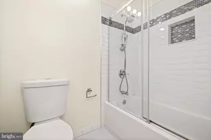 4267 Fox Lake Dr, Fairfax, VA 22033 - Photo 9