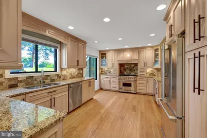 9982 Blackberry Lane, Great Falls, VA 22066 - Photo 9