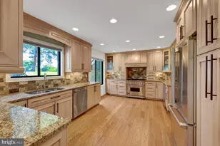 9982 Blackberry Ln, Great Falls, VA 22066 - Photo 9