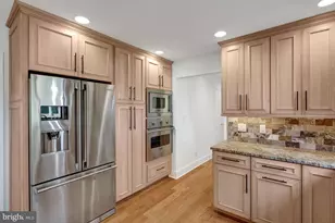 9982 Blackberry Ln, Great Falls, VA 22066 - Photo 13