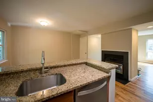 5714 Evergreen Knoll Ct, Alexandria, VA 22303 - Photo 9