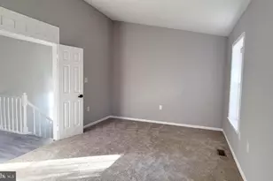 5719 Mason Bluff Dr, Burke, VA 22015 - Photo 17