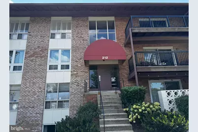 212 Locust Street SE #111, Vienna, VA 22180 - Photo 1