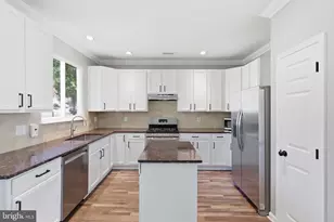 5106 Ballycastle Cir, Alexandria, VA 22315 - Photo 15