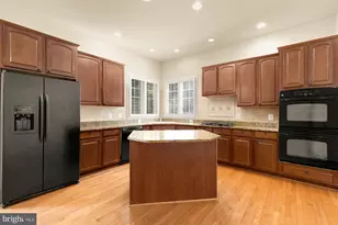 10606 Rosehaven St, Fairfax, VA 22030 - Photo 9
