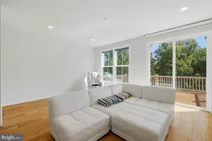 9228 Wood Violet Ct, Fairfax, VA 22031 - Photo 7