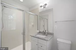 9228 Wood Violet Ct, Fairfax, VA 22031 - Photo 5