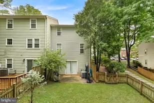 10131 Walnut Wood Ct, Burke, VA 22015 - Photo 7