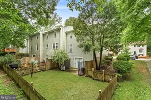 10131 Walnut Wood Ct, Burke, VA 22015 - Photo 9