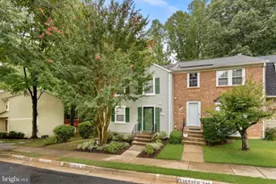 10131 Walnut Wood Ct, Burke, VA 22015 - Photo 3