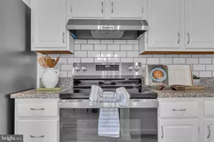7980 Tyson Oaks Cir, Vienna, VA 22182 - Photo 11