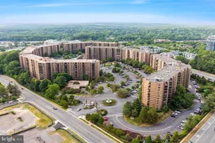8370 Greensboro Dr, McLean, VA 22102 - Photo 5
