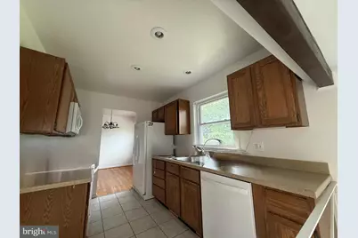 3921 Forest Grove Drive, Annandale, VA 22003 - Photo 3