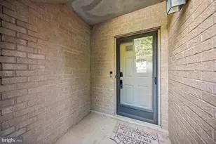 3895 Steppes Ct, Falls Church, VA 22041 - Photo 3