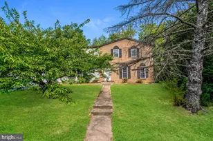 662 Herndon Pkwy, Herndon, VA 20170 - Photo 1