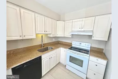 8124 Larkin Lane, Vienna, VA 22182 - Photo 13