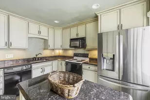 9019 Golden Leaf Ct, Springfield, VA 22153 - Photo 7