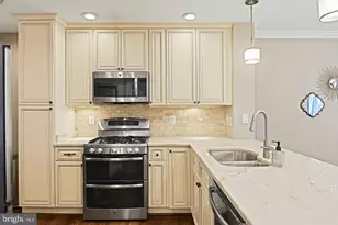 12908 Fair Briar Ln, Fairfax, VA 22033 - Photo 9