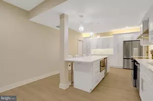 8305 Covington Woods Ct, Springfield, VA 22153 - Photo 5