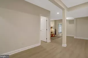 8305 Covington Woods Ct, Springfield, VA 22153 - Photo 9