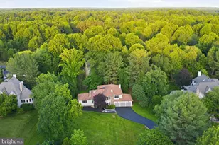 905 Falls Bridge Ln, Great Falls, VA 22066 - Photo 5