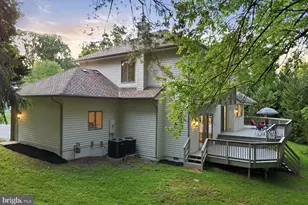 905 Falls Bridge Ln, Great Falls, VA 22066 - Photo 7