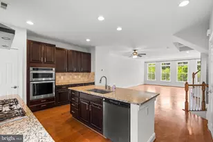 9655 Pullman Pl, Fairfax, VA 22031 - Photo 11