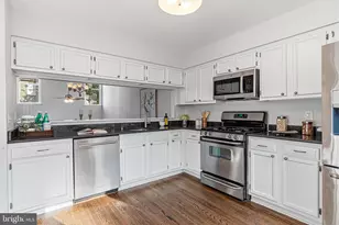 7561 Chrisland Cv Cove, Falls Church, VA 22042 - Photo 13