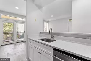 1318 Garden Wall Cir, Reston, VA 20194 - Photo 9