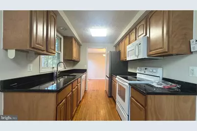 5726 Oak Fern Court, Burke, VA 22015 - Photo 9