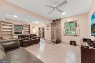 10898 Woodleaf Ln, Great Falls, VA 22066 - Photo 45