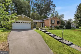 9641 Cinnamon Creek Dr, Vienna, VA 22182 - Photo 3