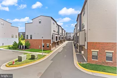 12994 Hattontown Square, Herndon, VA 20171 - Photo 27