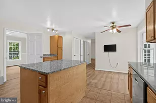 6401 Wolf Run Hunt, Fairfax Station, VA 22039 - Photo 17