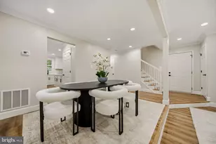 9735 Lakepointe Dr, Burke, VA 22015 - Photo 9