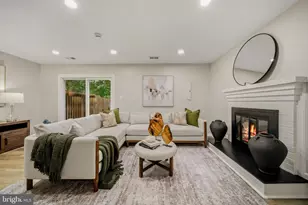 9735 Lakepointe Dr, Burke, VA 22015 - Photo 35