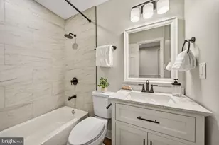 9735 Lakepointe Dr, Burke, VA 22015 - Photo 29