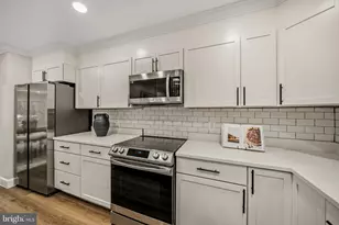 9735 Lakepointe Dr, Burke, VA 22015 - Photo 15