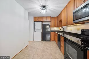 5902 Mt Eagle Dr, Alexandria, VA 22303 - Photo 13