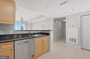 2726 Gallows Rd, Vienna, VA 22180 - Photo 7
