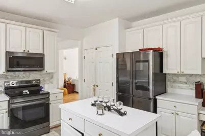 7887 Cranford Farm Circle, Lorton, VA 22079 - Photo 13
