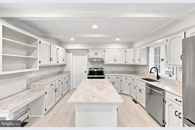 405 Colin Lane NW, Vienna, VA 22180 - Photo 3