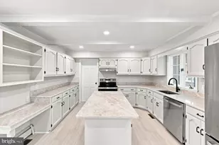 405 Colin Ln NW, Vienna, VA 22180 - Photo 3