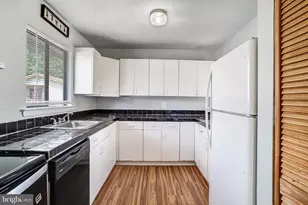 4139 Meadowland Ct, Chantilly, VA 20151 - Photo 15