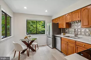 2021 Winged Foot Ct, Reston, VA 20191 - Photo 5
