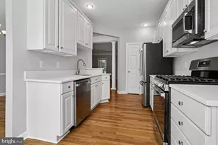 4370 Thomas Brigade Ln, Fairfax, VA 22033 - Photo 7