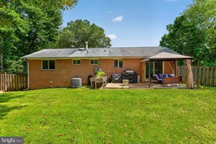 8110 Springfield Village Dr, Springfield, VA 22152 - Photo 31